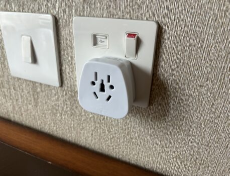 ディズニー エクスプローラーズ ロッジにコンセント変換器や充電コードはある？（Disney Explorers Lodge）