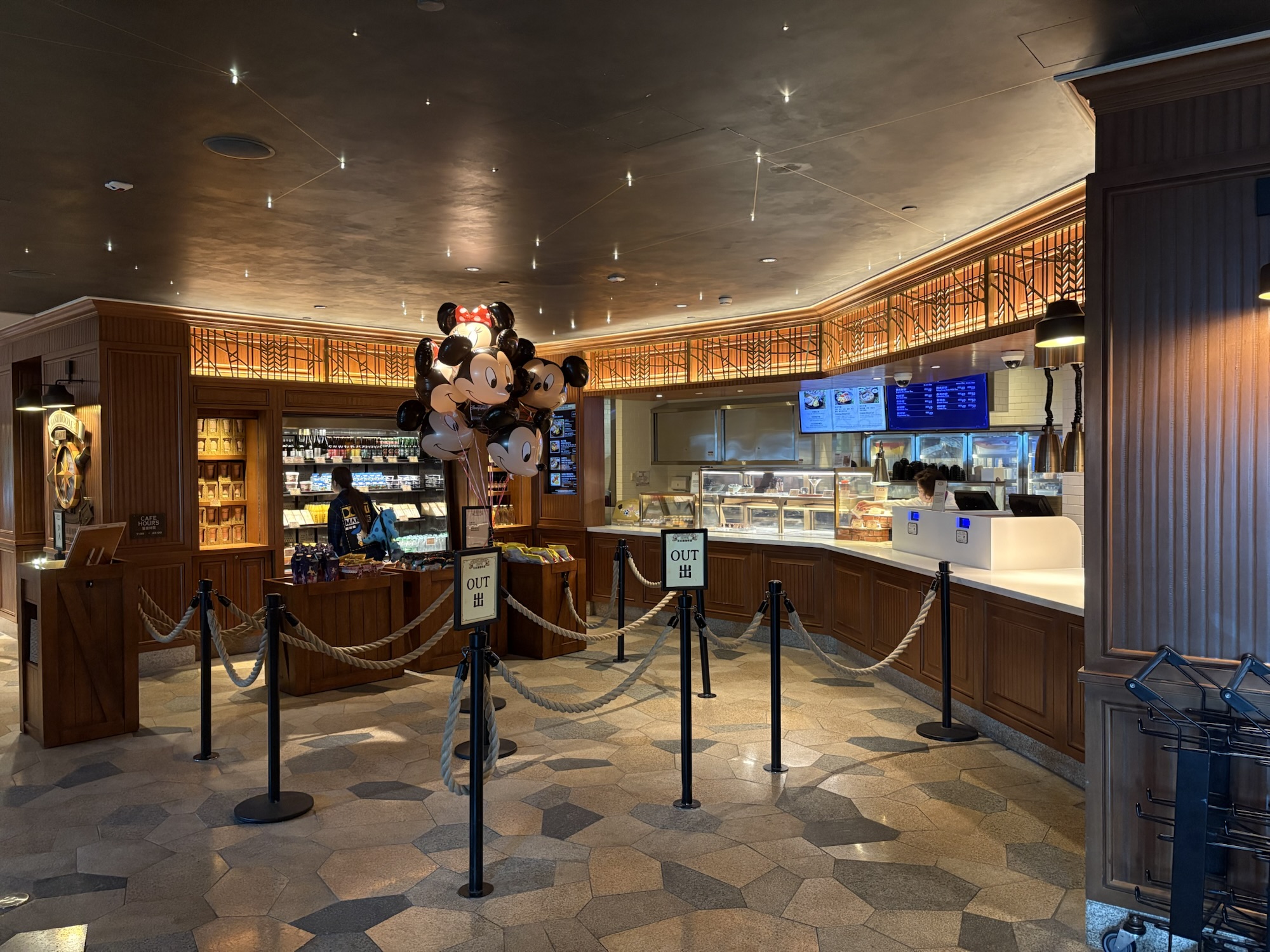 ディズニー エクスプローラーズ ロッジで水/ジュース/お酒は買える？自販機やコンビニはある？（Disney Explorers Lodge）